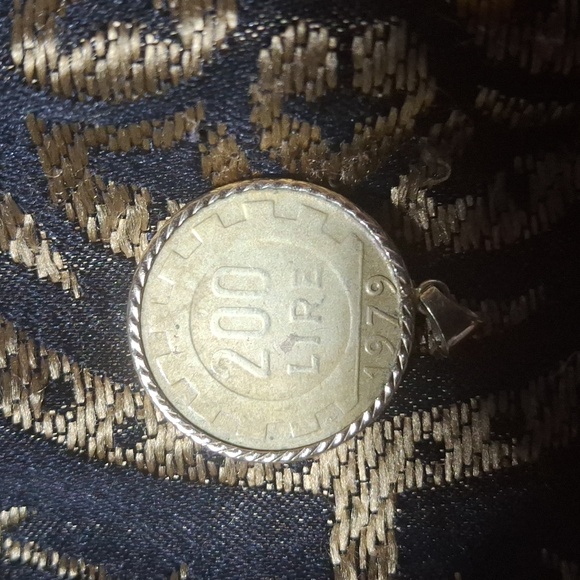 14k Gold coin pendant - Picture 2 of 4